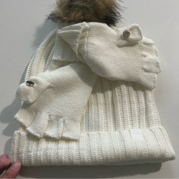 Calvin Klein Pom pom hat and flip-top gloves - Picture 5 of 7